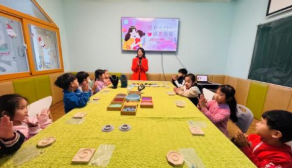 金凤善荣获“传统手工串珠编织技艺非物质文化遗产传承导师”称号