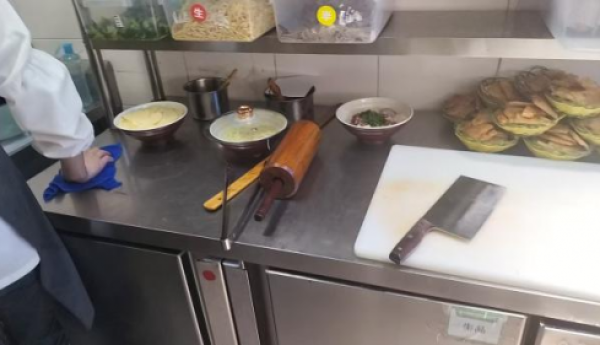柳忠惠荣获拾遗传承“淮南牛肉汤制作技艺非物质文化遗产传承人”称号