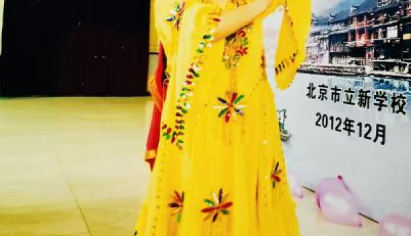 柳明荣获拾遗传承“传统民族舞蹈非物质文化遗产传承人”称号