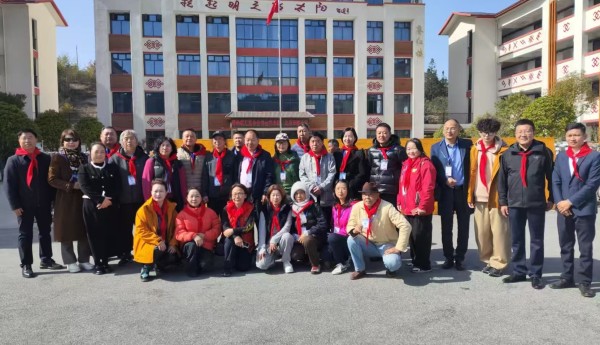 2025年“艺术温暖人间”爱心助学活动圆满结束