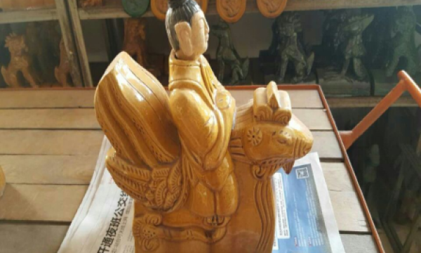 佟文军荣获拾遗传承“琉璃瓦传统制作技艺非物质文化遗产传承人”称号