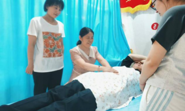 王娟荣获拾遗传承“中医古法腹疗技艺非物质文化遗产传承人”称号