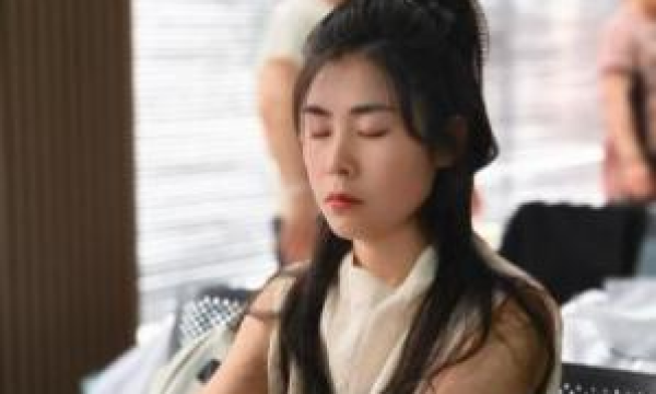 王艳荣获拾遗传承“中医古法腹疗技艺非物质文化遗产传承人”称号