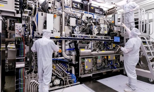“中国刻刀” 出鞘！国产电子束光刻机破局量子芯片研发